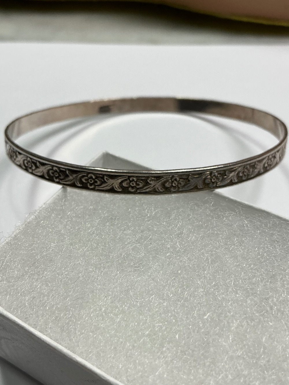 Vintage Sterling Silver Floral Design Bracelet. 2.5 inch diameter
